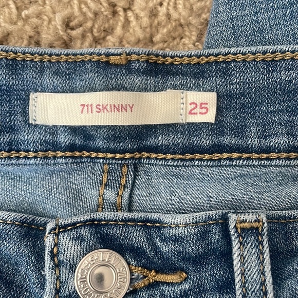 Women’s Levi’s 7.11 Skinny Jeans - Picture 4 of 6